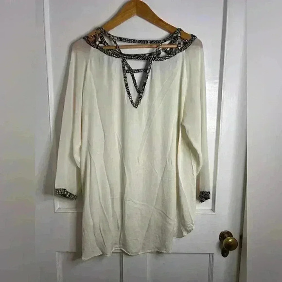 Gentle Fawn Blouse with Beautiful Cut Out Neckline Size Large - Picture 8 of 8
